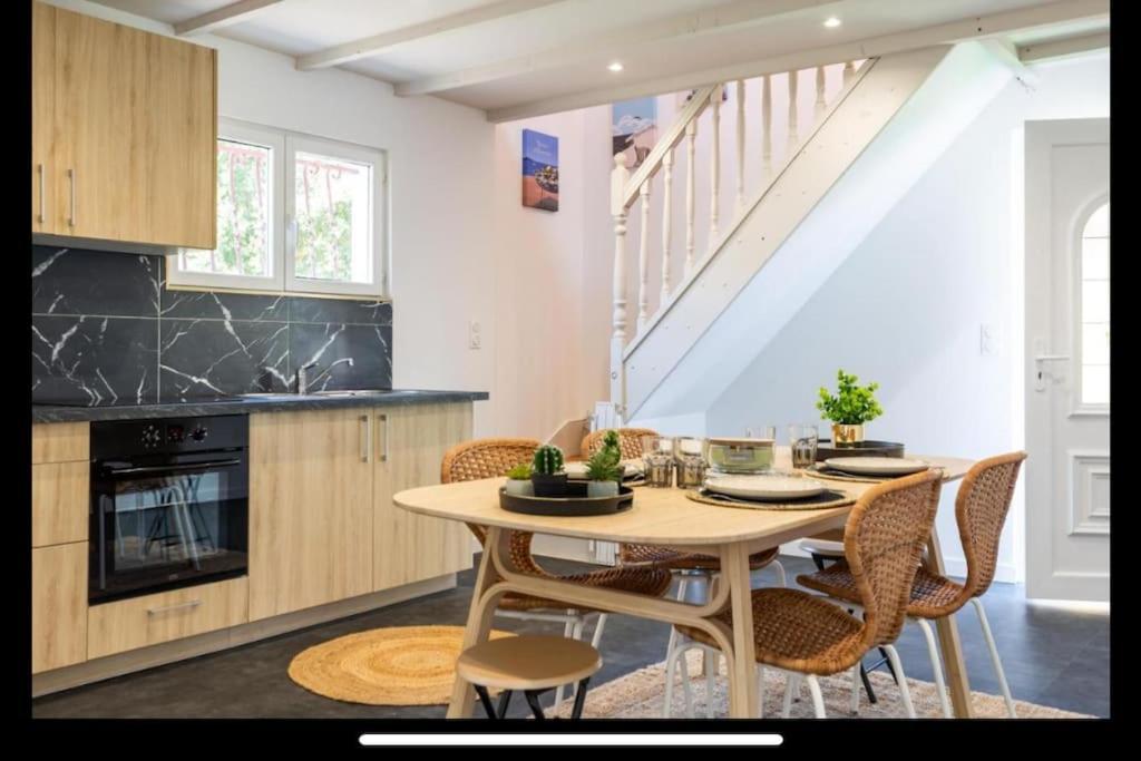 Maison A Deux Pas Du Port 랑통 외부 사진