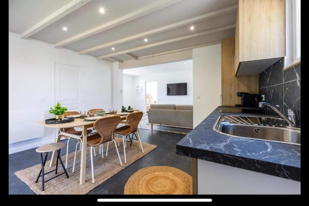 Maison A Deux Pas Du Port 랑통 외부 사진